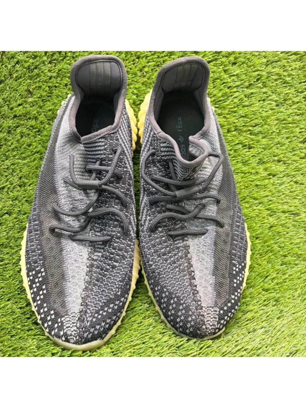 Adidas Yeezy Boost 350 V2 Carbon Mens Size 12 Bllack Running Shoes Sneakers